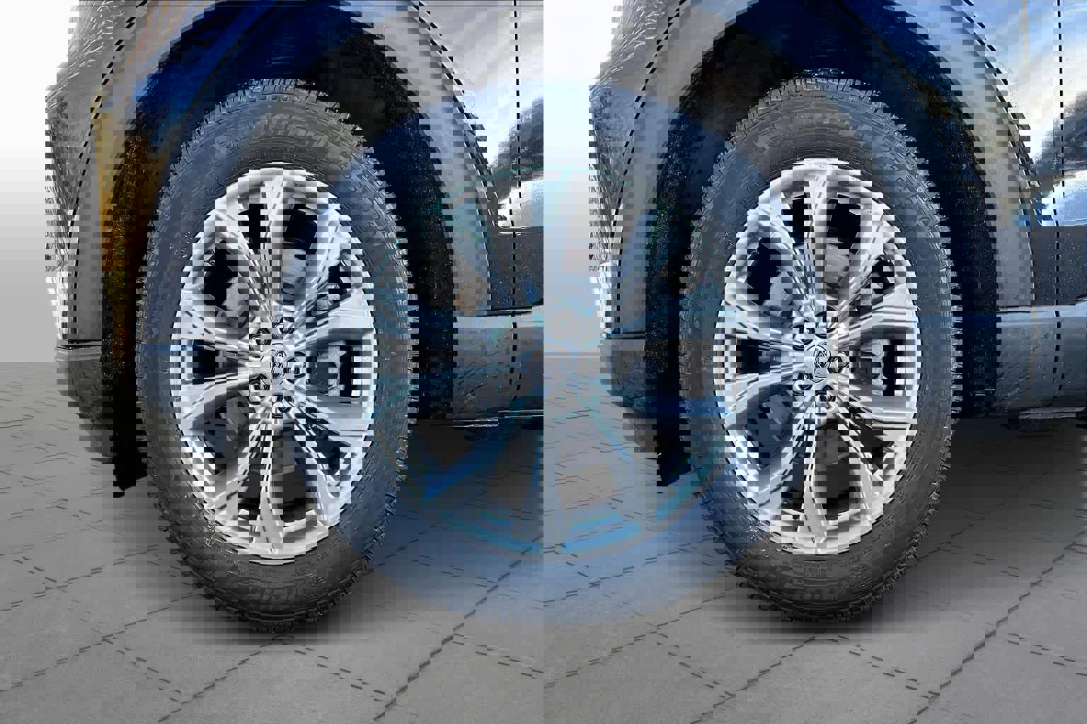 Used 2021 Ford Explorer XLT w/ Equipment Group 202A image 11