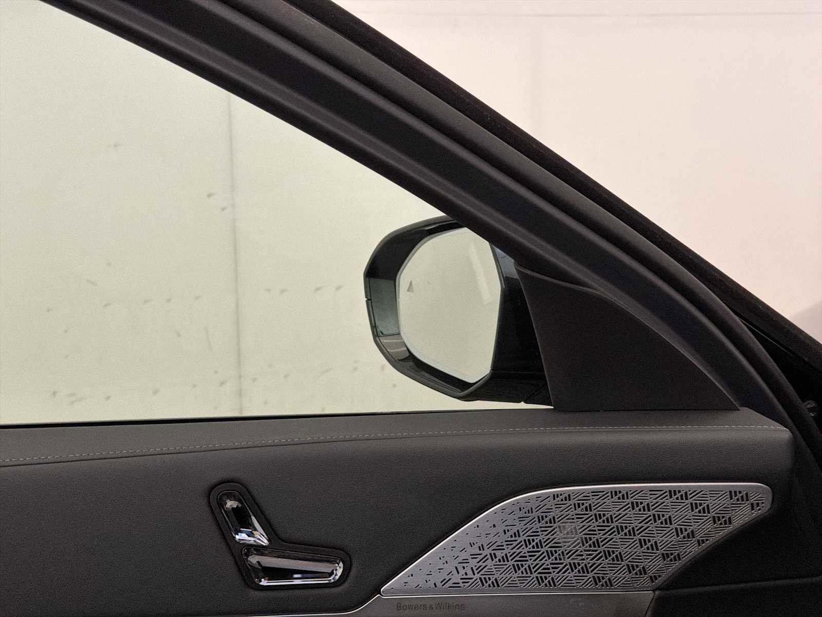 Certified 2023 BMW i7 xDrive60 w/ Executive Package 2 image 10