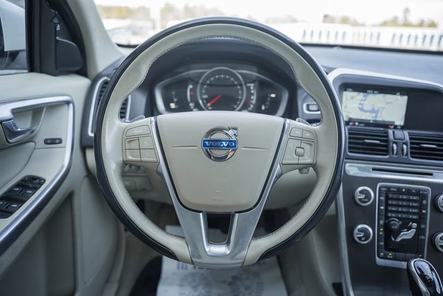 Used 2015 Volvo XC60 T6 w/ Proximity Package image 32