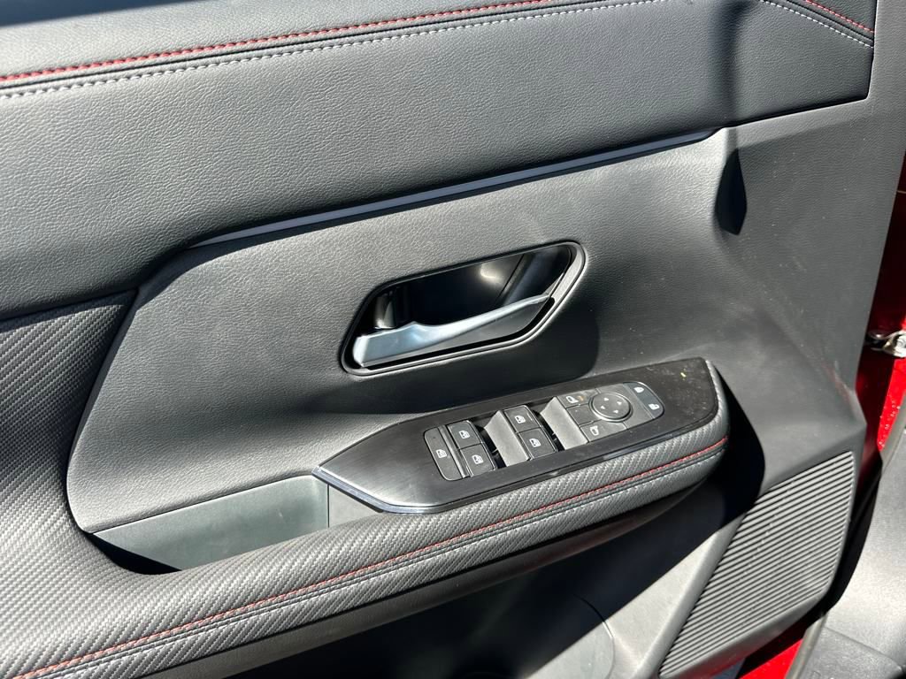 New 2025 Nissan Kicks SR image 10