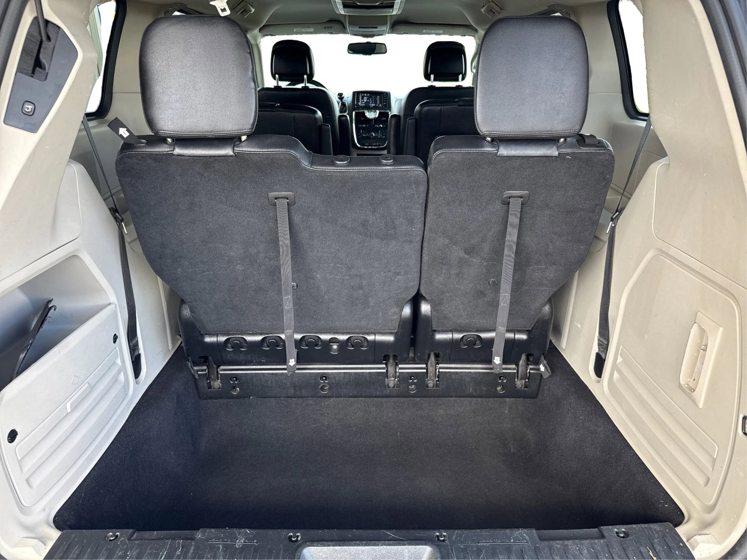 Used 2014 Chrysler Town & Country Touring image 13