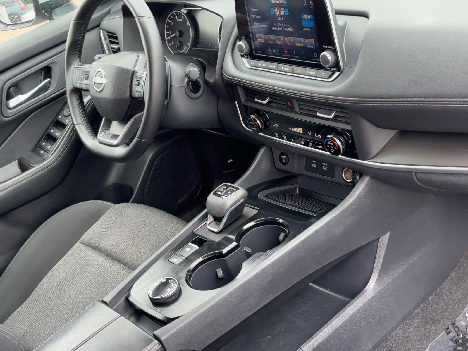 Used 2025 Nissan Rogue SV image 9