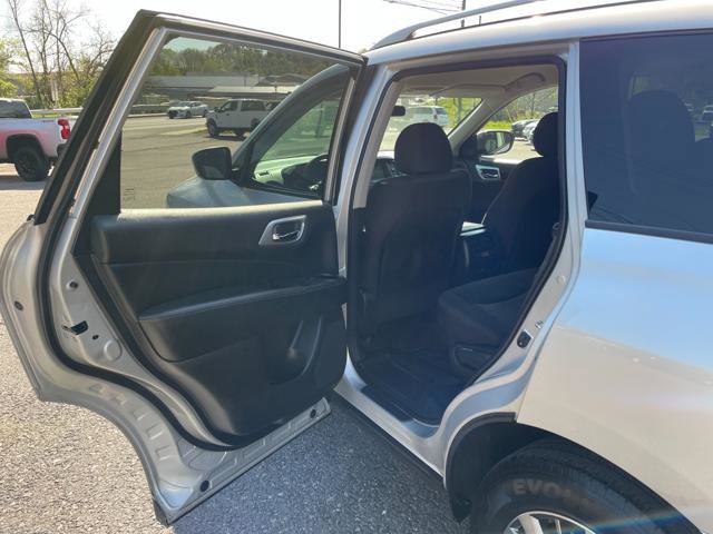 Used 2019 Nissan Pathfinder S AWD/4WD image 24