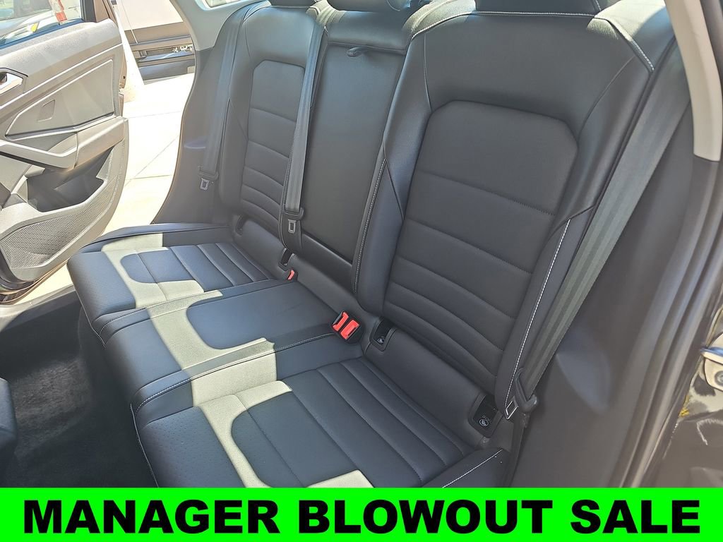 Used 2024 Volkswagen Jetta SE image 13