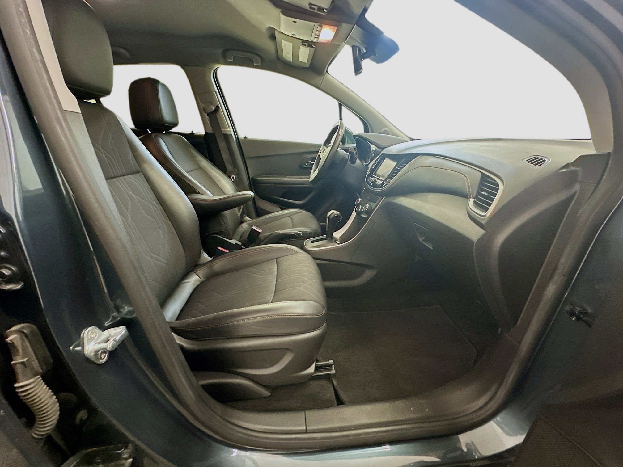 Used 2021 Chevrolet Trax LT w/ LT Convenience Package image 31