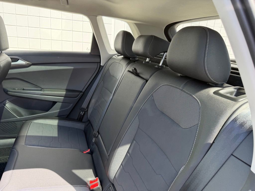 New 2026 Volkswagen Taos SE FWD image 18