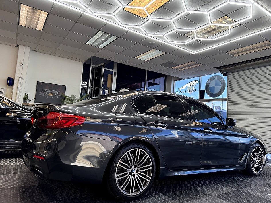 Used 2018 BMW M550i xDrive AWD/4WD image 30