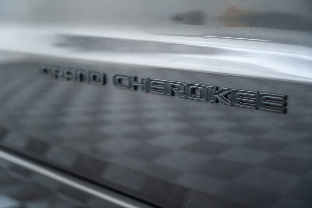 Used 2021 Jeep Grand Cherokee Laredo X AWD/4WD image 18