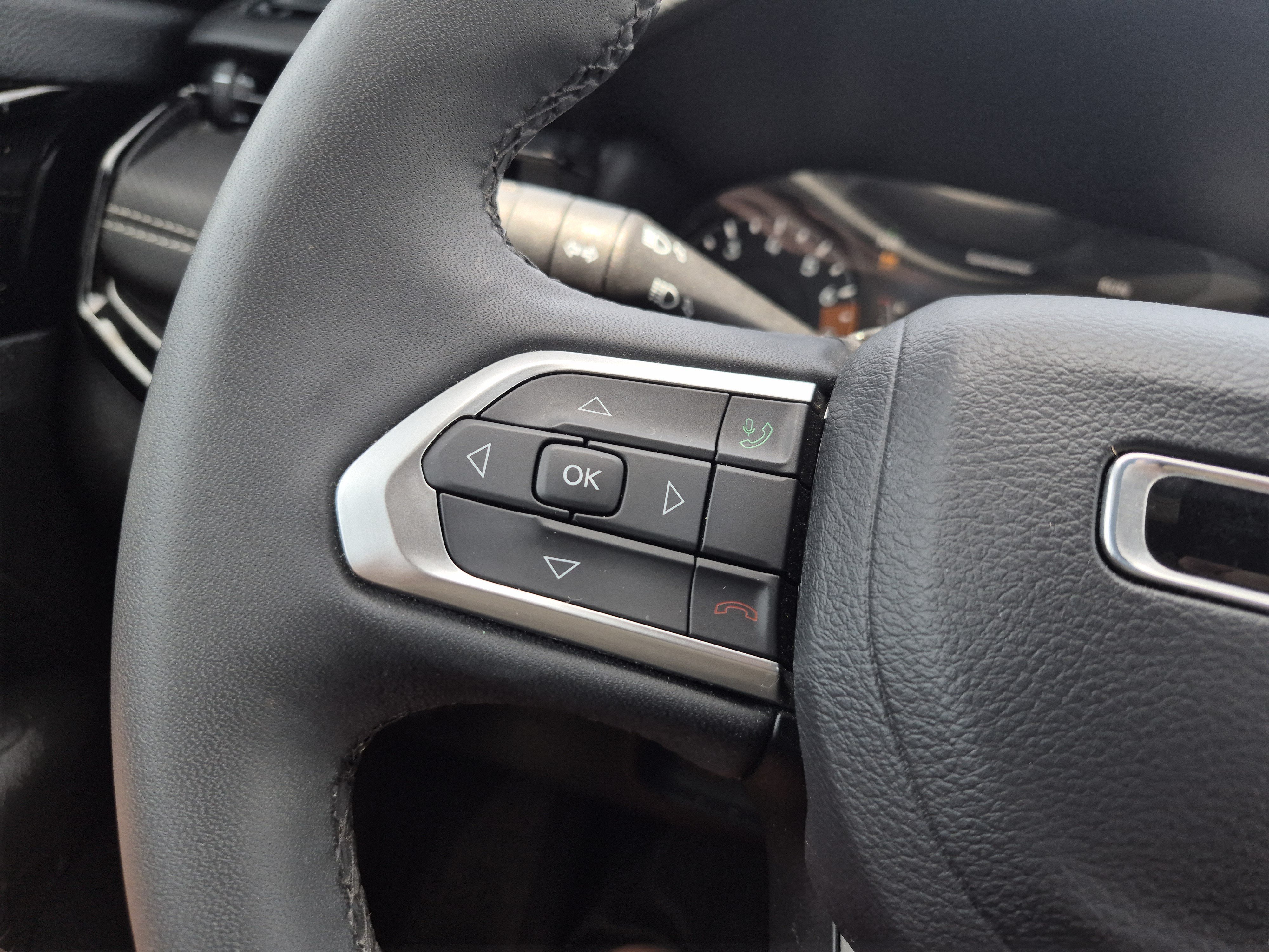 Used 2024 Jeep Compass Latitude w/ Convenience Group AWD/4WD image 18