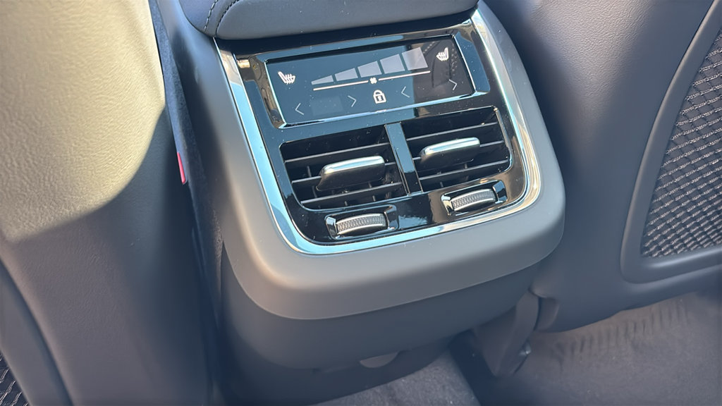 New 2027 Volvo XC60 B5 Ultra AWD/4WD image 8