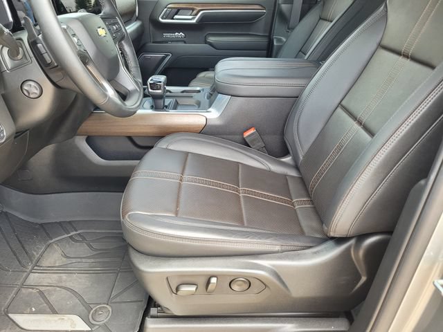 Used 2025 Chevrolet Silverado 1500 High Country AWD/4WD image 23