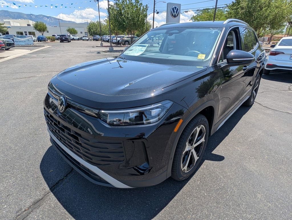 New 2025 Volkswagen Tiguan SE image 9