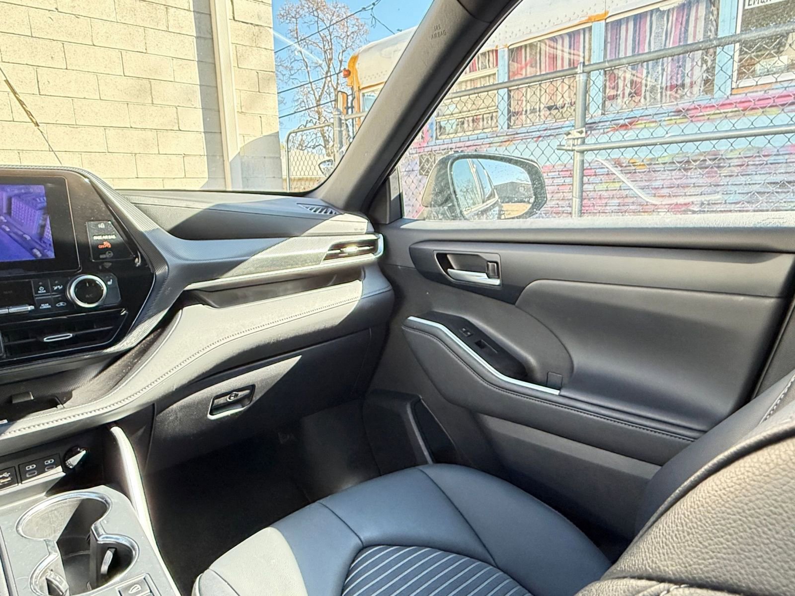 Used 2025 Toyota Highlander XSE AWD/4WD image 38