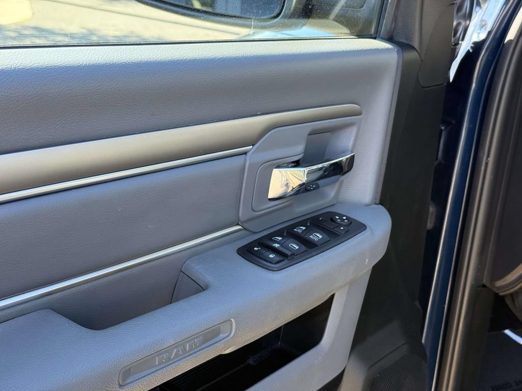 Used 2019 RAM 1500 Classic SLT AWD/4WD image 33