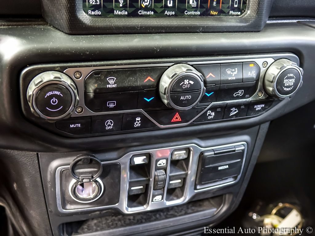 Used 2018 Jeep Wrangler Unlimited Sahara AWD/4WD image 17