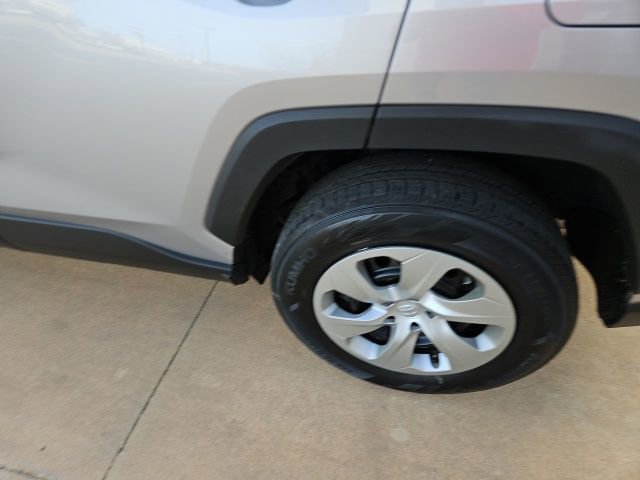 Used 2019 Toyota RAV4 LE image 11