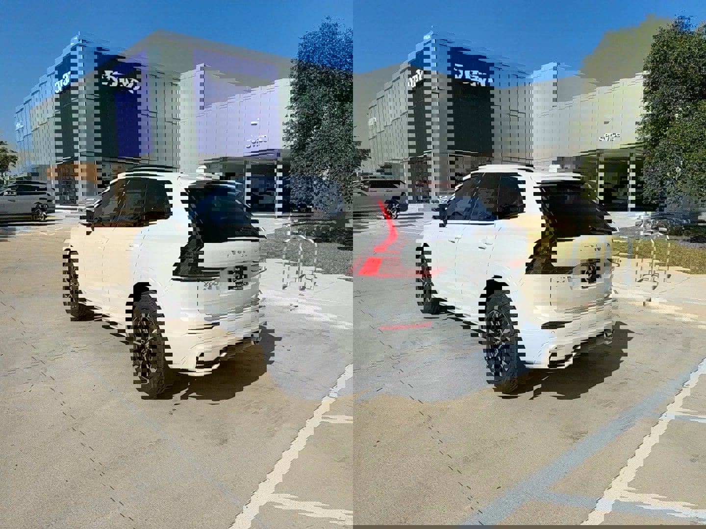 Used 2026 Volvo XC60 B5 Core w/ Protection Package Premier image 4