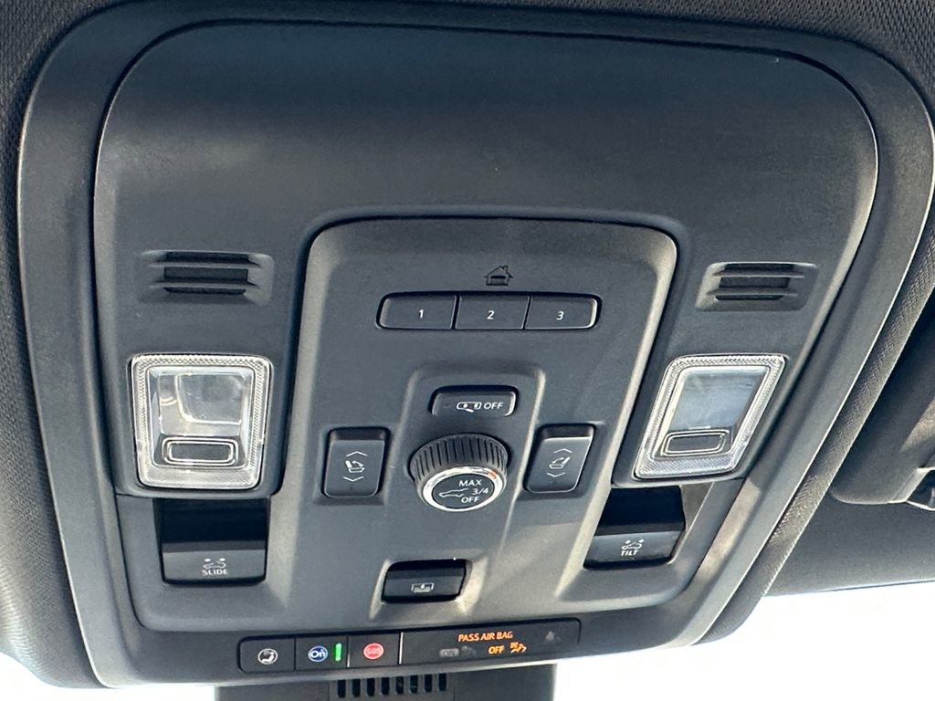 Used 2023 GMC Yukon SLT w/ SLT Luxury Package image 17