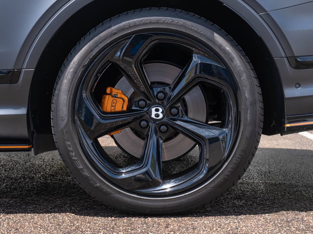 Used 2025 Bentley Bentayga AWD/4WD image 30