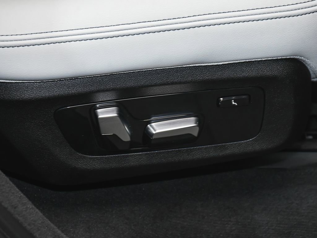 Used 2023 BMW X7 xDrive40i w/ Executive Package image 57