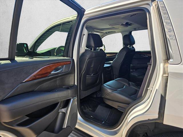 Used 2017 Cadillac Escalade Luxury AWD/4WD image 14