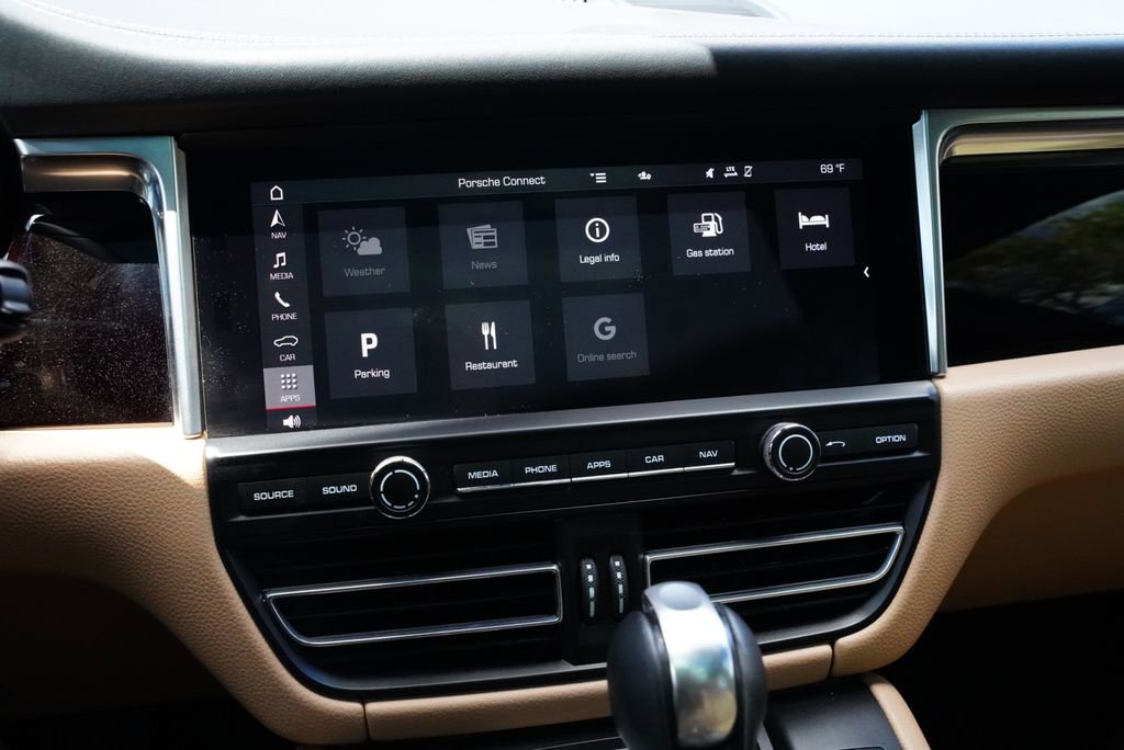 Used 2021 Porsche Macan S image 26