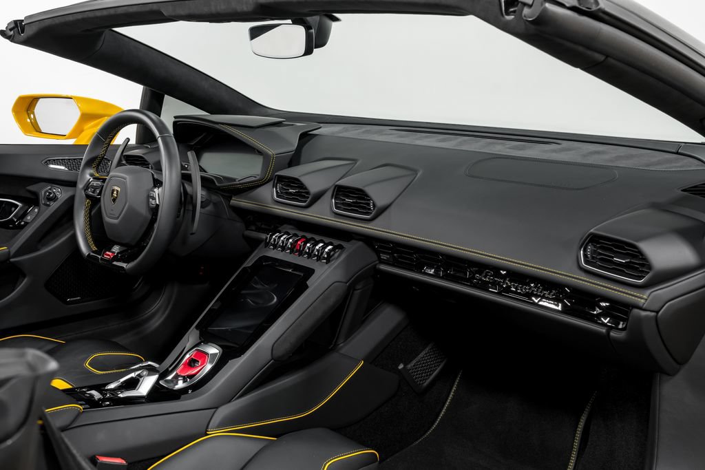 Used 2022 Lamborghini Huracan EVO RWD image 32