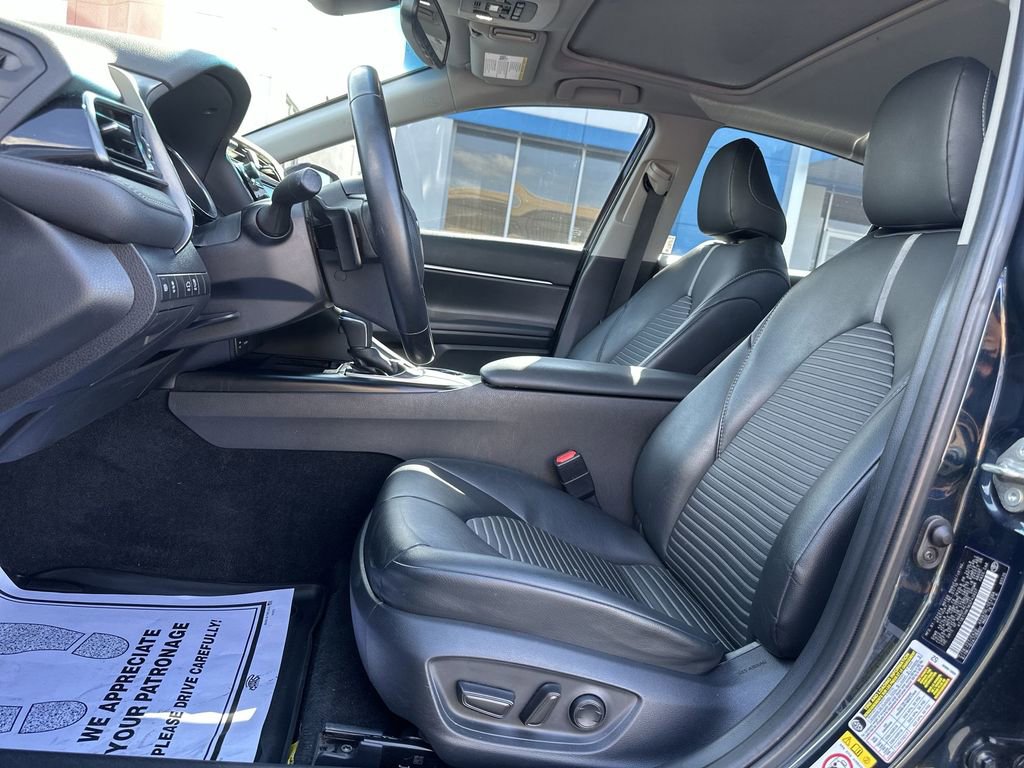 Used 2019 Toyota Camry SE w/ Convenience Package FWD image 17