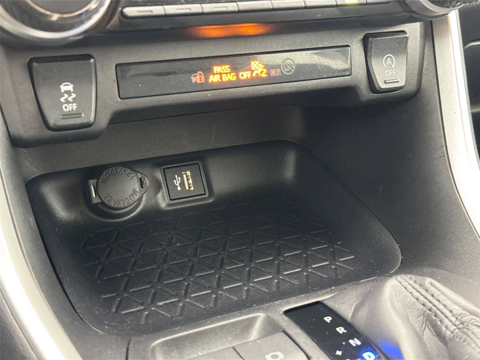 Certified 2025 Toyota RAV4 XLE FWD image 26