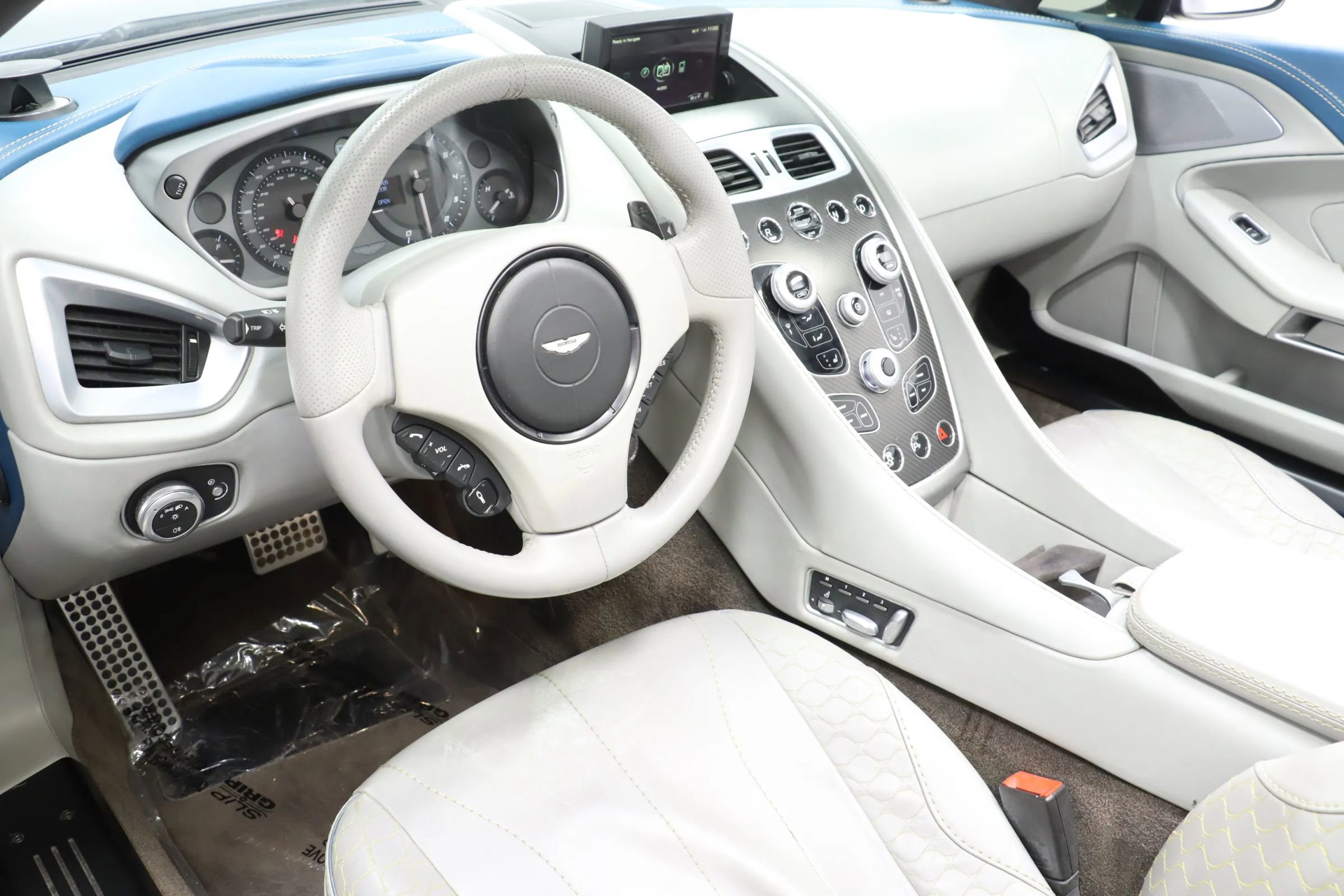 Used 2014 Aston Martin Vanquish Volante RWD image 2