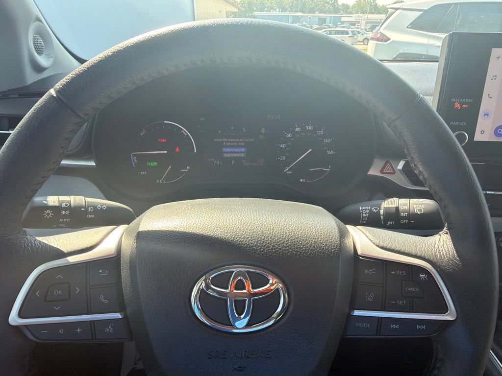 Certified 2025 Toyota Sienna XLE AWD/4WD image 17