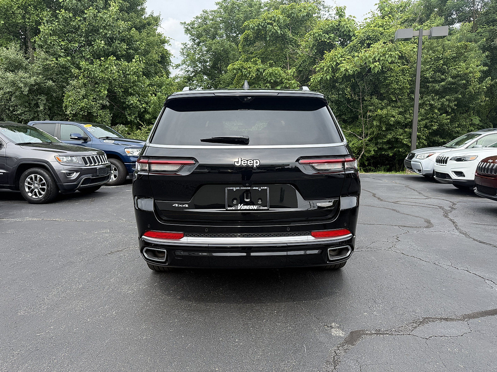 Used 2023 Jeep Grand Cherokee L Summit AWD/4WD image 5