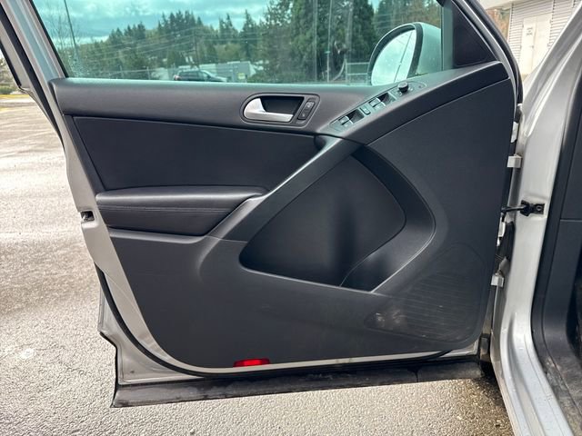 Used 2016 Volkswagen Tiguan SE image 17