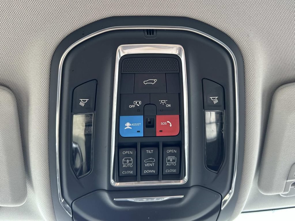 Used 2023 Jeep Grand Cherokee Limited AWD/4WD image 34