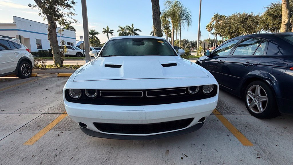 Used 2019 Dodge Challenger SXT RWD image 3