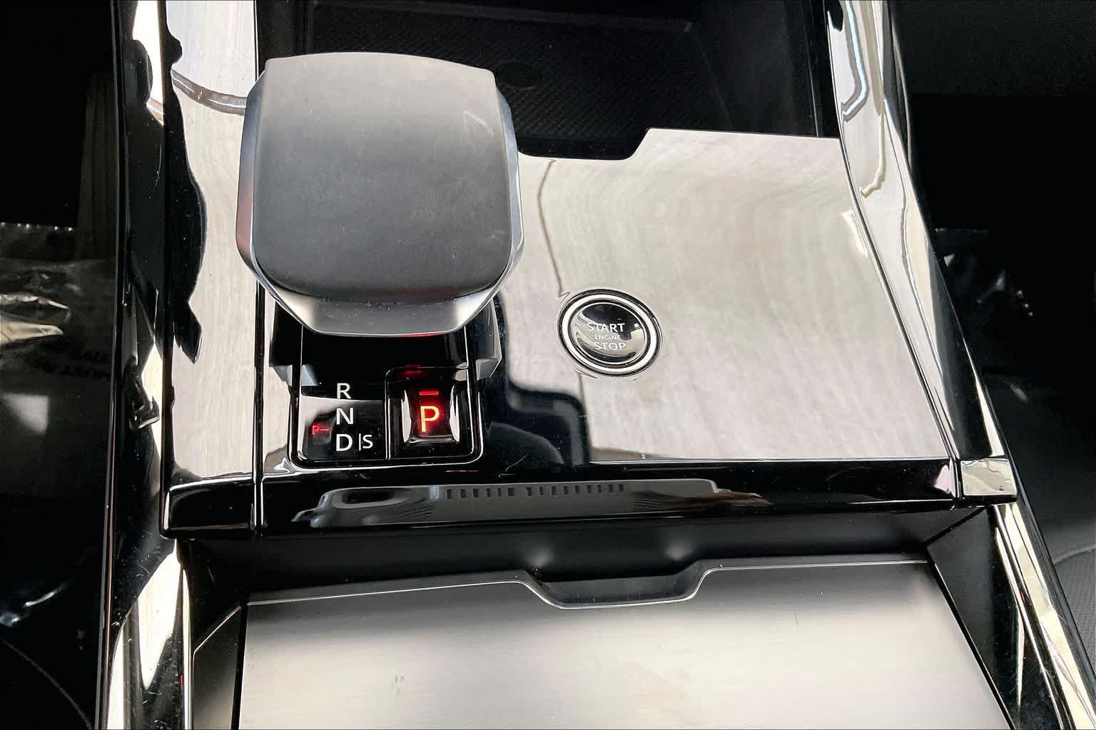 Used 2025 Land Rover Range Rover Sport SE AWD/4WD image 15
