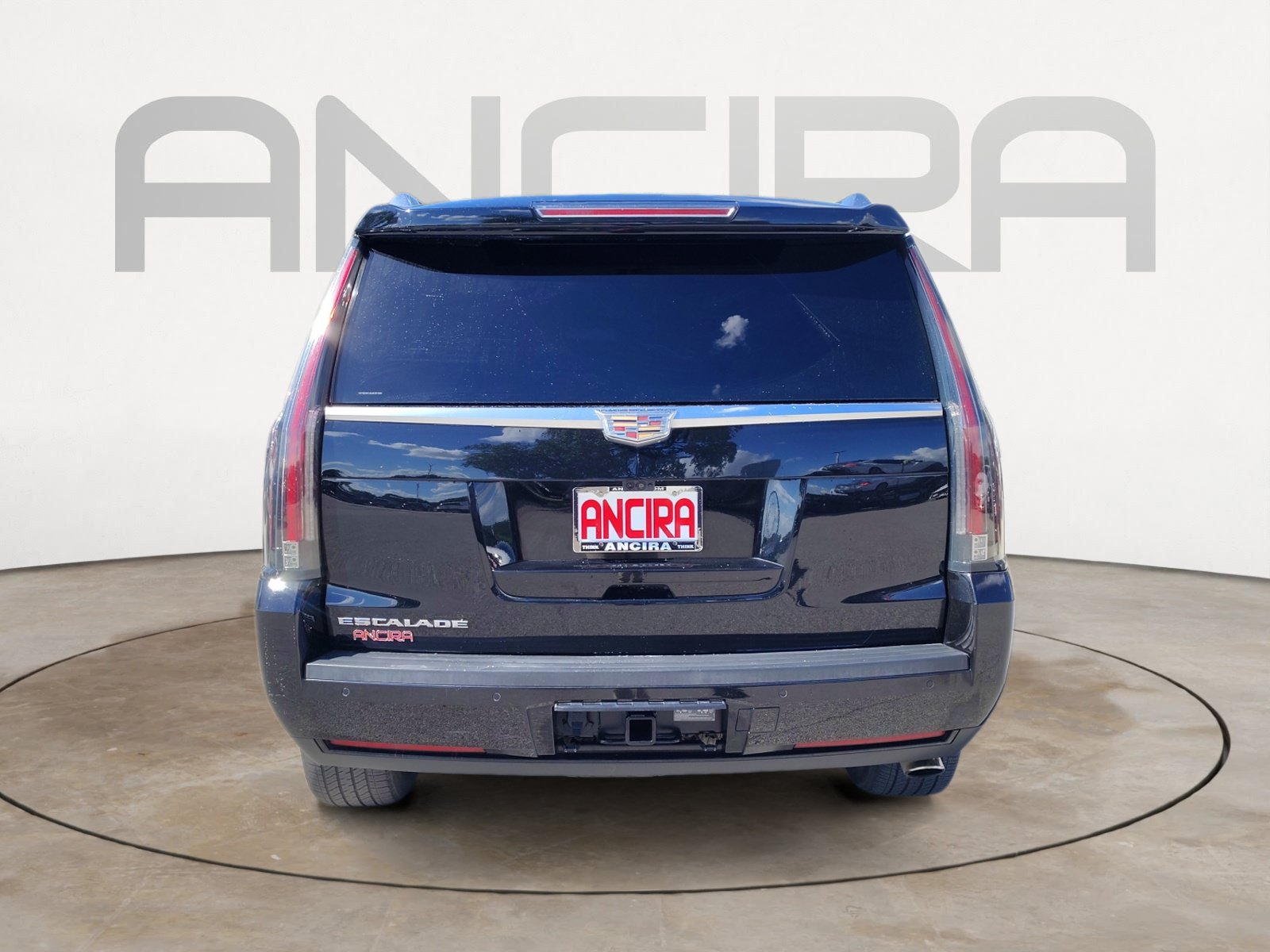 Used 2018 Cadillac Escalade Luxury w/ LPO, Radiant Package RWD image 9