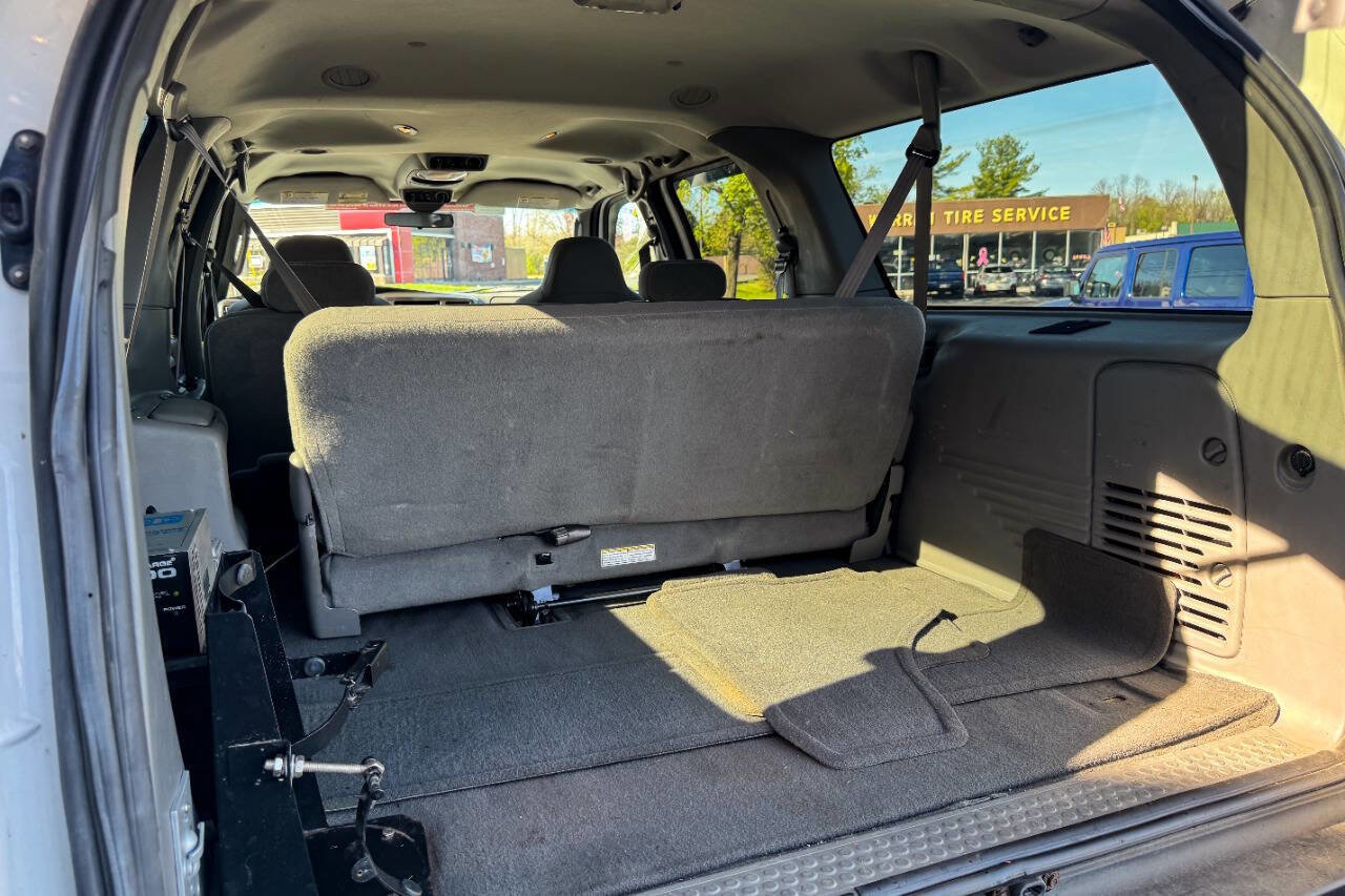 Used 2005 Ford Excursion XLT AWD/4WD image 17