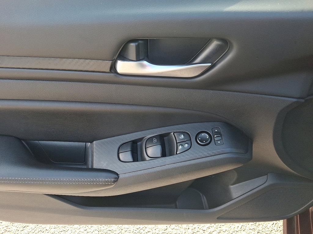 Used 2024 Nissan Altima 2.5 SV image 22