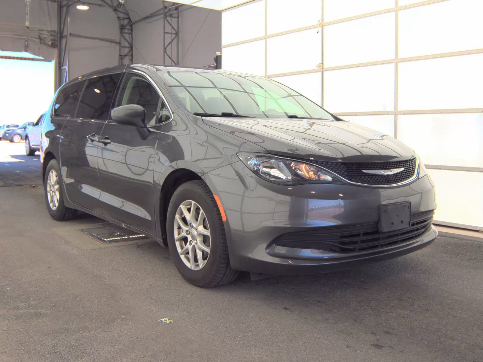 Used 2020 Chrysler Voyager LX FWD image 2
