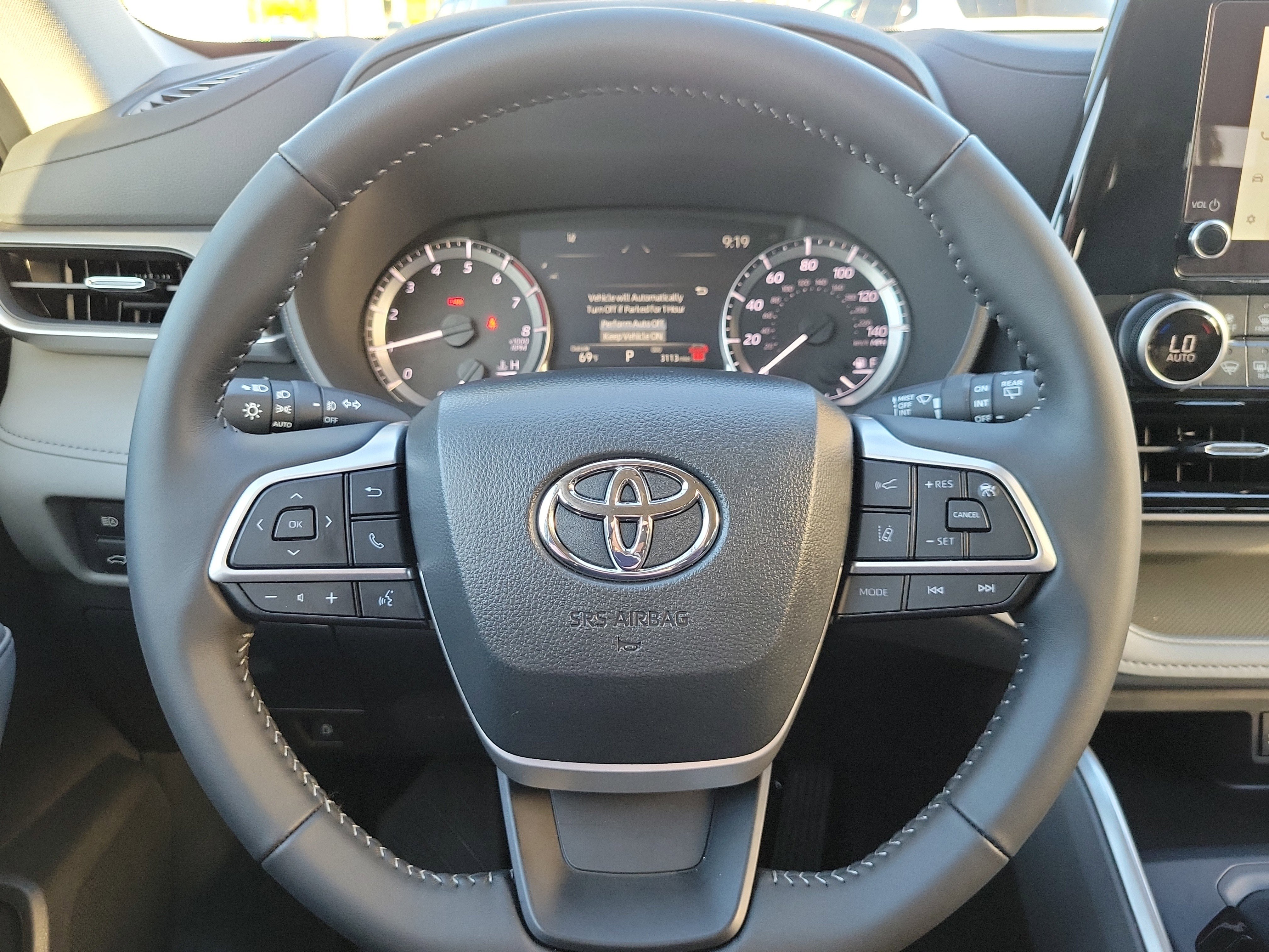 Used 2025 Toyota Highlander LE image 14