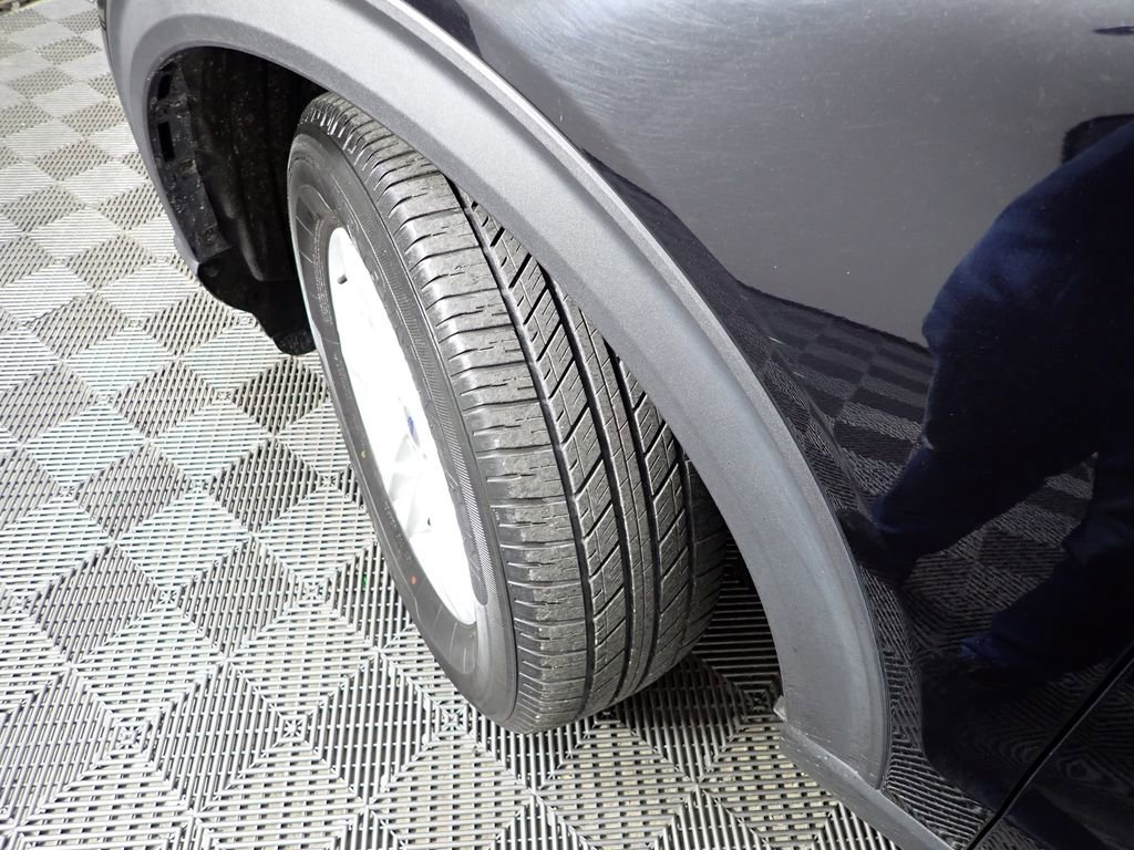 Used 2020 Ford Explorer XLT w/ Comfort Package image 31