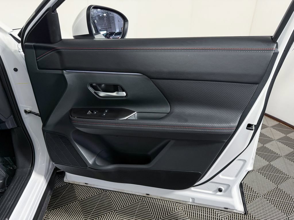 Certified 2025 Nissan Kicks SR w/ SR Premium Package AWD/4WD image 48