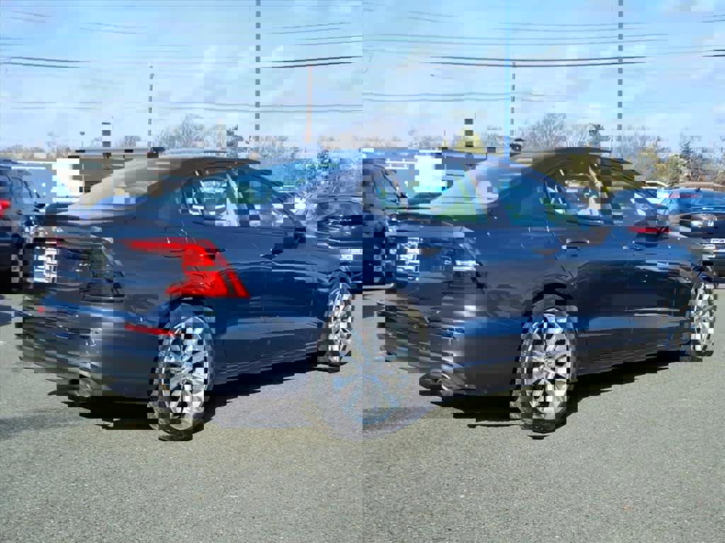 Used 2020 Volvo S60 T6 Momentum image 6