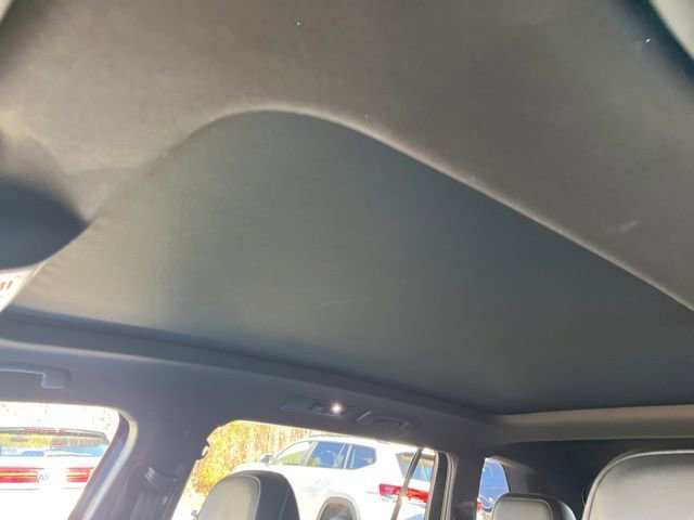 Used 2024 Volkswagen Tiguan SEL R-Line image 11