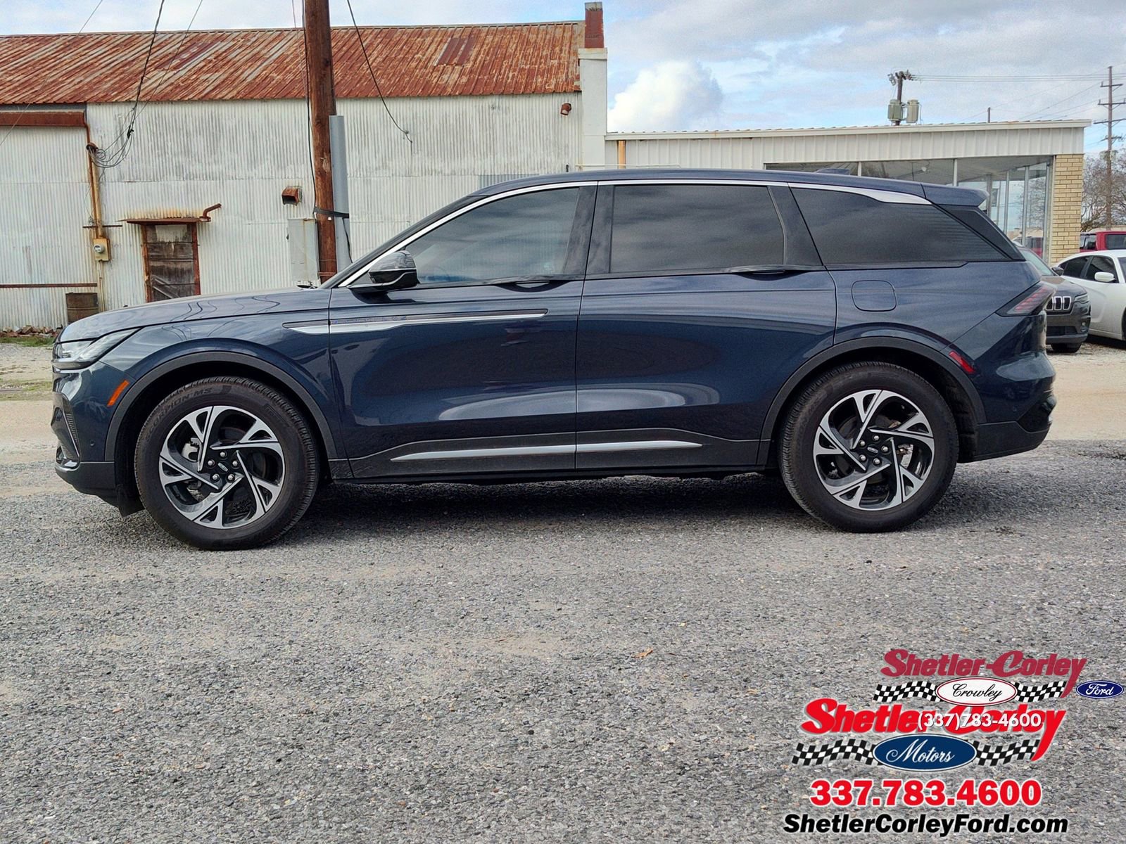 Used 2024 Lincoln Nautilus Premier image 3