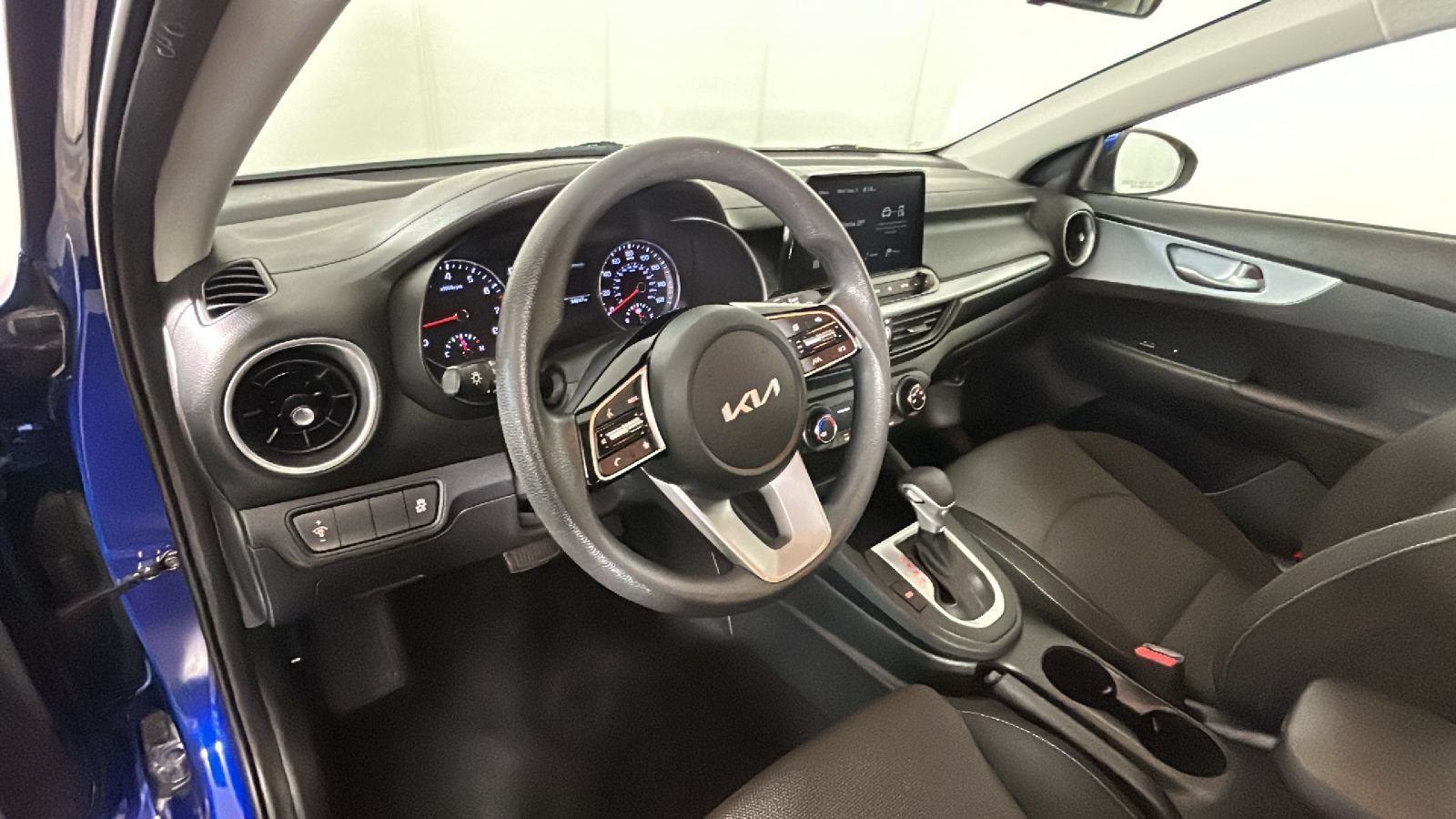 Used 2022 Kia Forte LXS FWD image 16