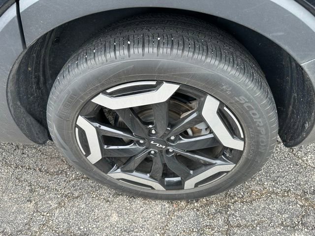 Used 2023 Kia Telluride EX w/ EX Captain's Chair Package FWD image 7