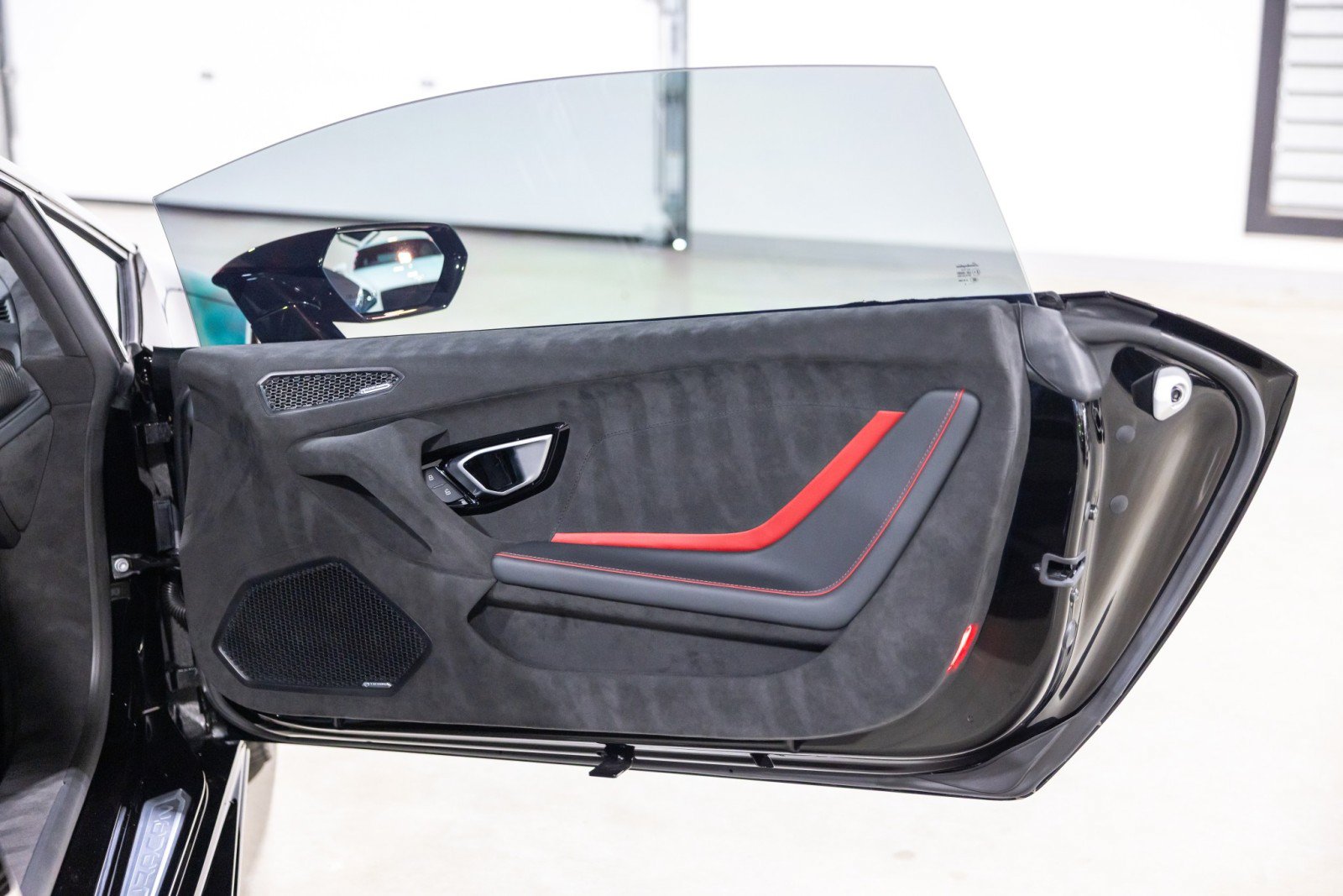 Used 2024 Lamborghini Huracan Tecnica RWD image 29