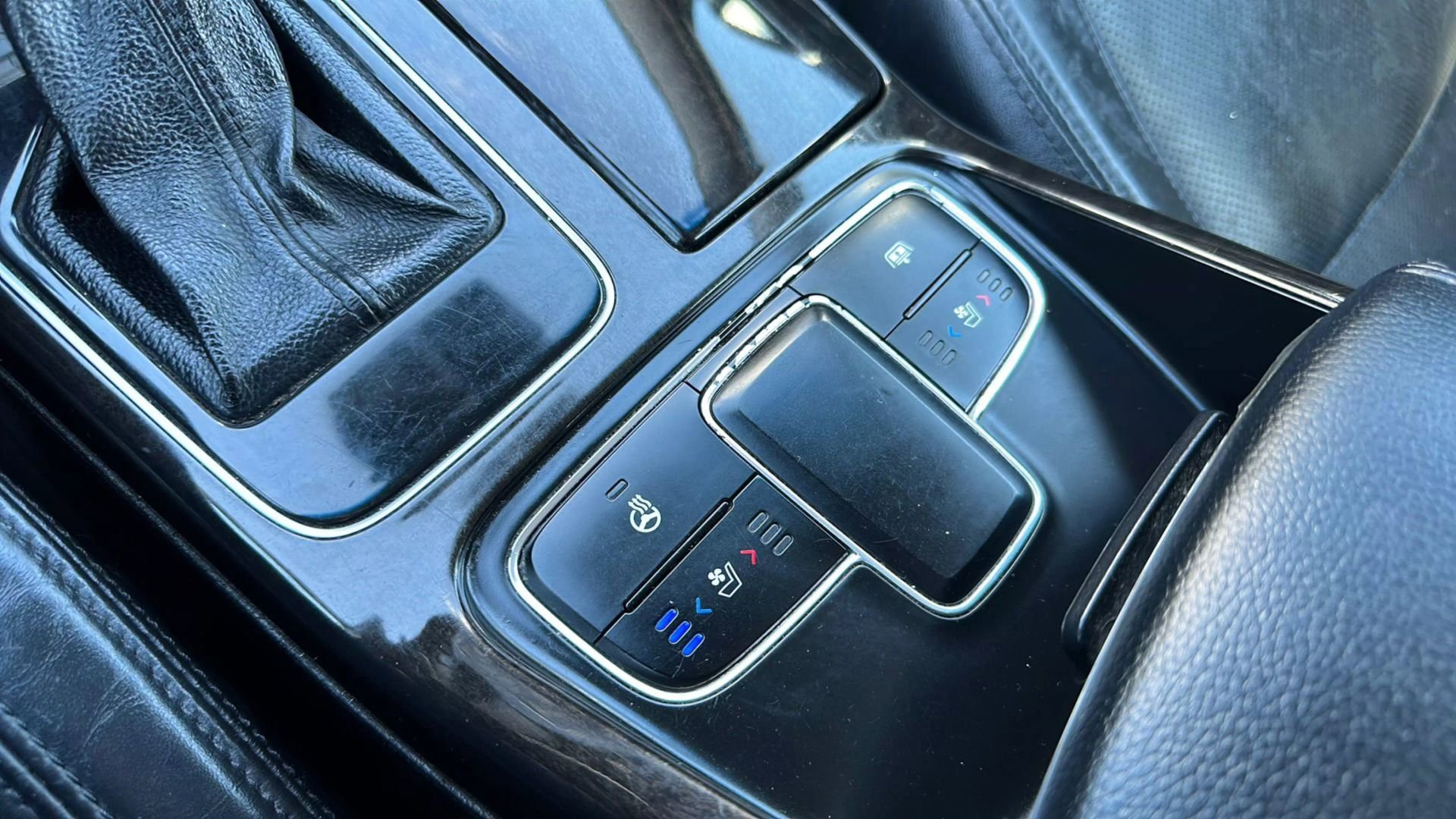 Used 2016 Kia Cadenza Premium image 23